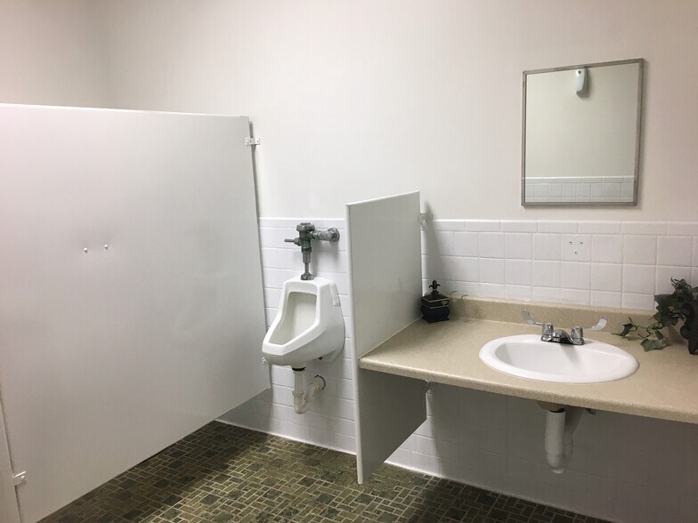 More Photos Of 1714-1722 N 4th St, Ponca City Medical For Lease