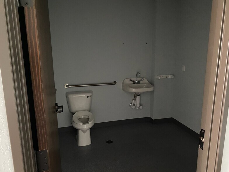 More Photos Of 3050 N Classen Blvd, Norman Unknown For Lease