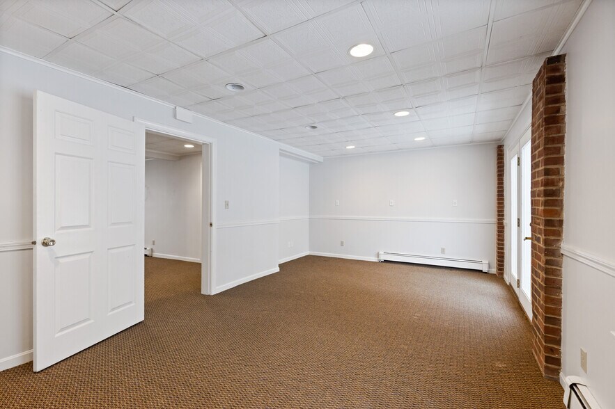 More Photos Of 5 Portland St, Yarmouth Storefront For Lease