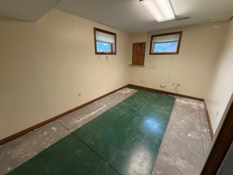 More Photos Of 624 E Main St, Lancaster Office For Lease