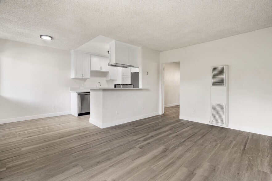 More Photos Of 200 S Avenue 59, Los Angeles Apartments For Sale