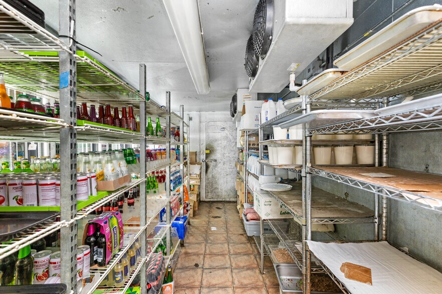 More Photos Of 36886 Ryan Rd, Sterling Heights Supermarket For Sale