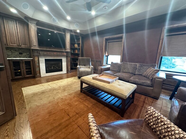 More Photos Of 2132 Green Bay Rd, Highland Park Office For Lease