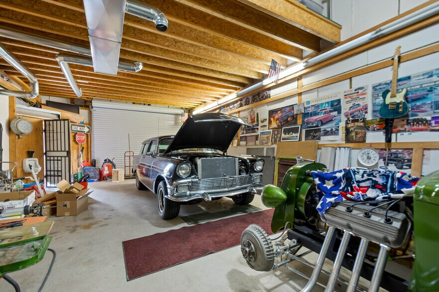 More Photos Of 1516 Pine Way, Coraopolis Showroom For Sale