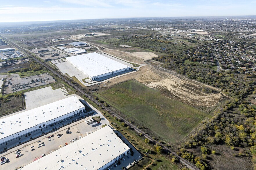 More Photos Of 9401 Hemphill St, Fort Worth Warehouse For Lease