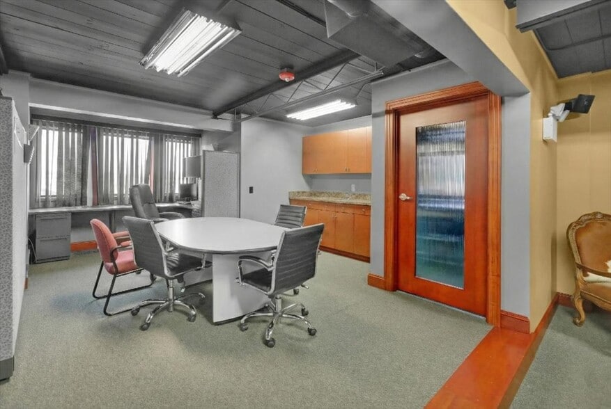 More Photos Of 426 Warren St, Reading Office For Sale