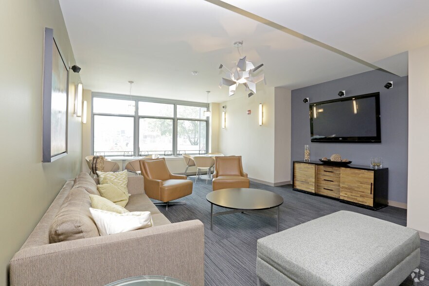 More Photos Of 555 W Kinzie St, Chicago Apartments For Lease