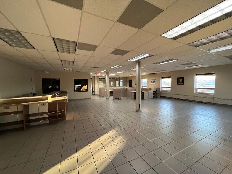 More Photos Of 11530 Stephens Rd, Warren Warehouse For Lease