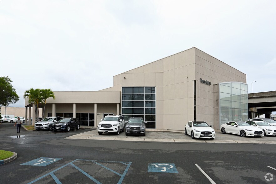 More Photos Of 2845 Kilihau St, Honolulu Showroom For Lease