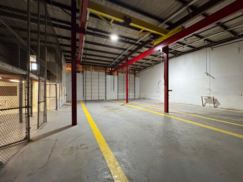 More Photos Of 9182 S US Highway 79, Palestine Service For Lease
