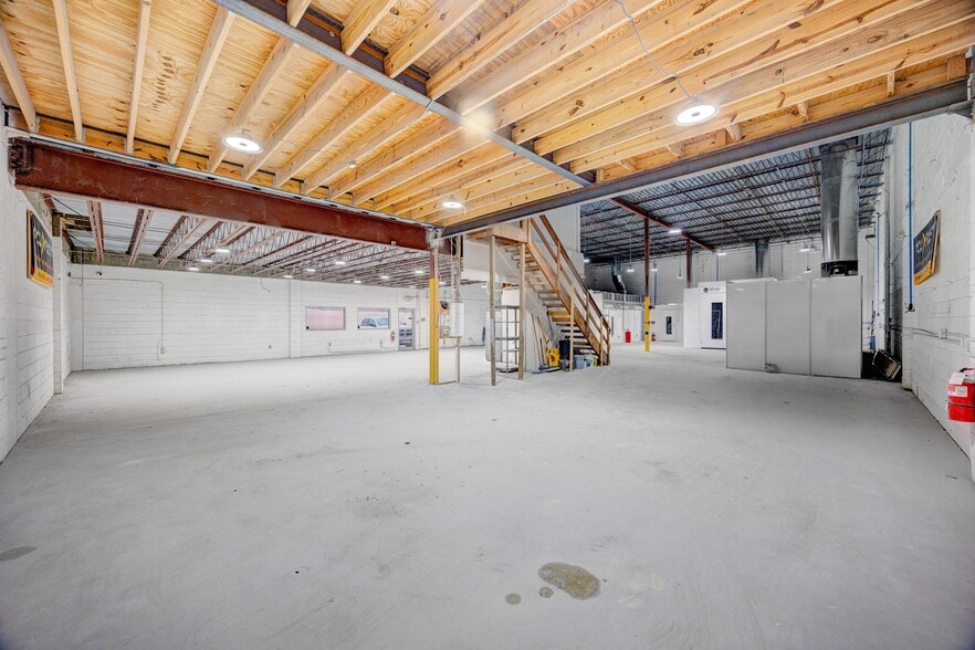 More Photos Of 1001 E Skagway Ave, Tampa Warehouse For Lease