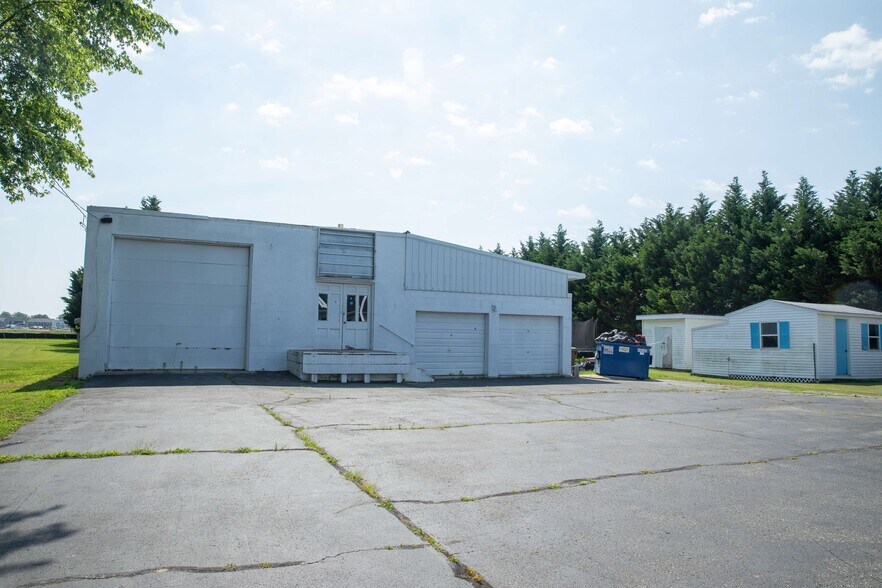 More Photos Of 719 S DuPont Blvd, Milford Flex For Sale