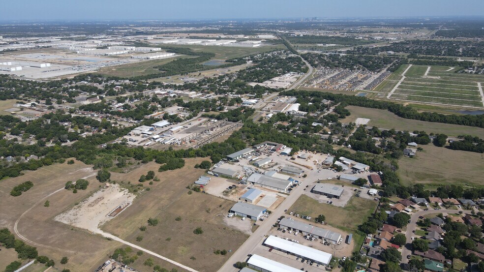 More Photos Of 328 Thomas Pl, Everman Manufacturing For Sale