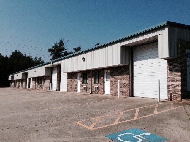 More Photos Of 4064 Nine McFarland Dr, Alpharetta Flex For Lease