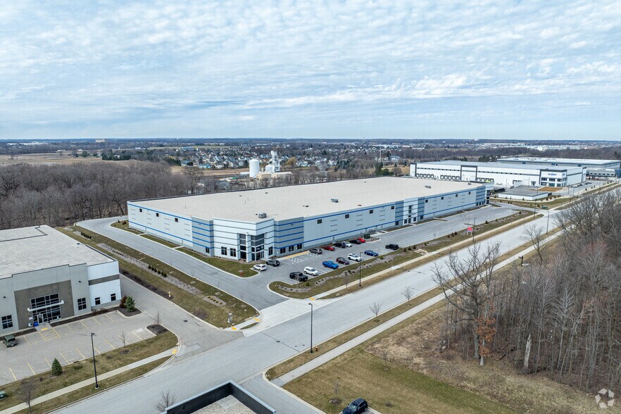 More Photos Of 10551 S Oakview Parkway, Oak Creek Warehouse For Lease