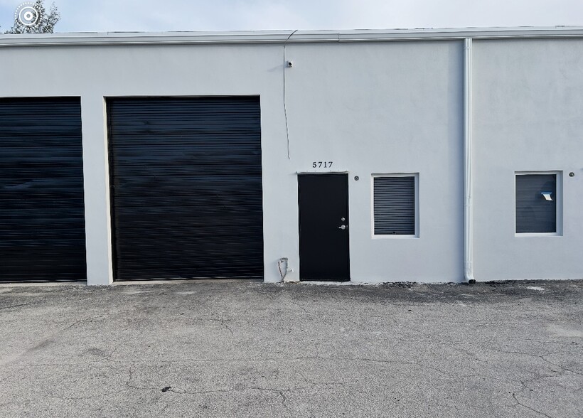 More Photos Of 5713-5727 NE 14th Ave, Fort Lauderdale Warehouse For Lease