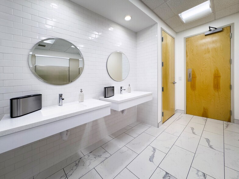 More Photos Of 400-410 Clearview Rd, Edison Warehouse For Lease