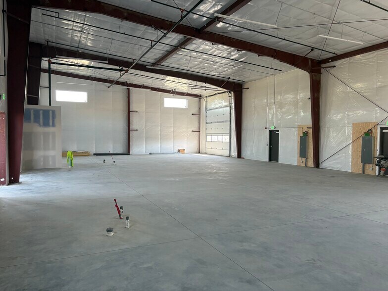 More Photos Of 7943 Van Giesen st, West Richland Warehouse For Lease