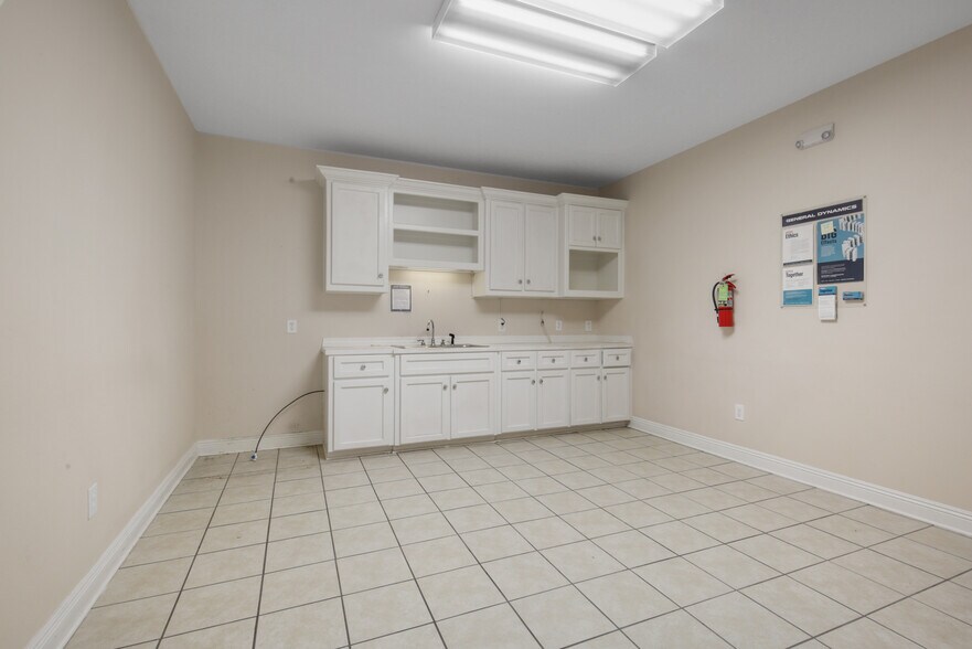More Photos Of 294 Thames Ave, Bay Saint Louis Office For Sale