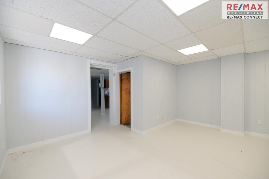 More Photos Of 2850 Cromwell Rd, Norfolk Warehouse For Sale