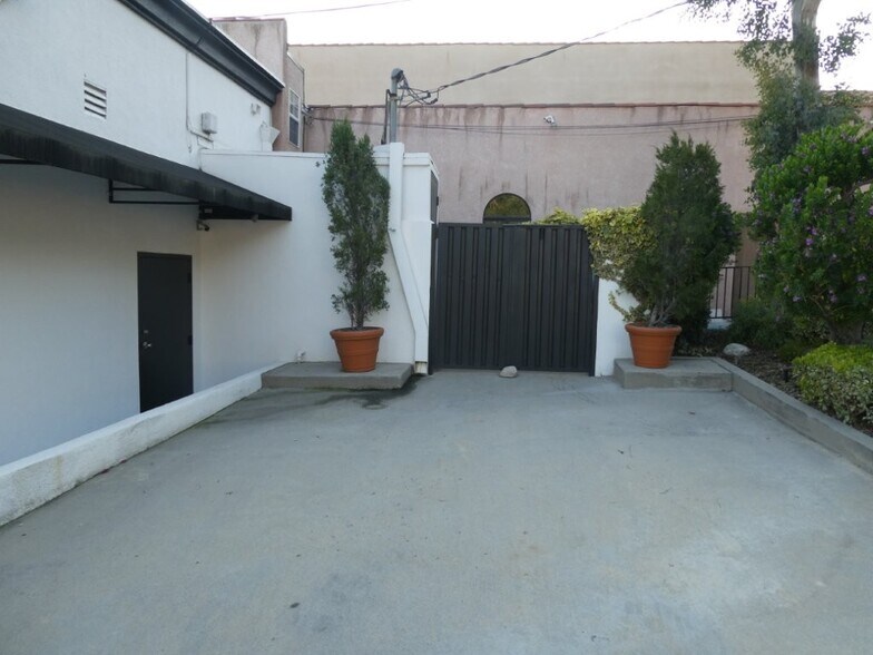 More Photos Of 1101 Foothill Blvd, La Cañada Flintridge Storefront For Lease