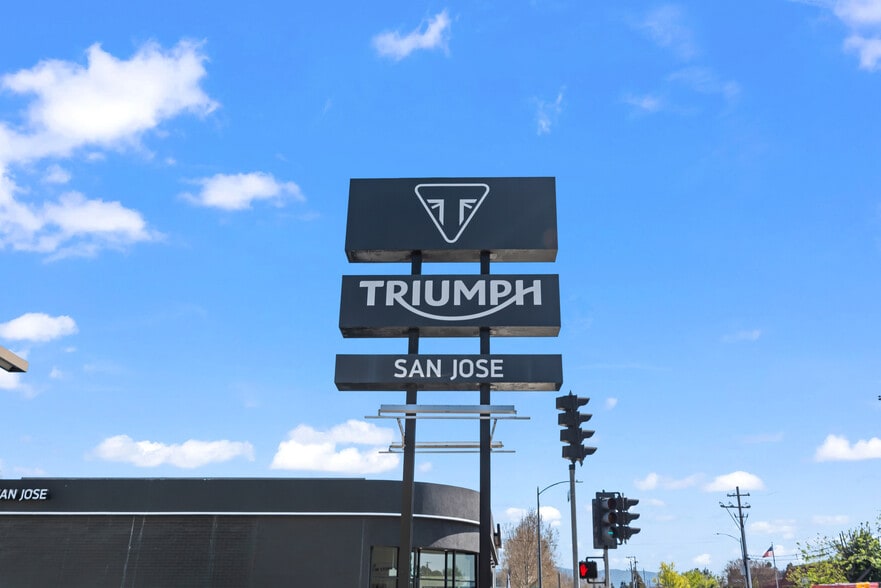 More Photos Of 456-460 Meridian Ave, San Jose Auto Dealership For Sale