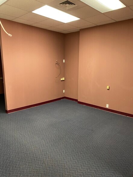 More Photos Of 1371 Deer Park Ave, North Babylon Storefront Retail Office For Lease