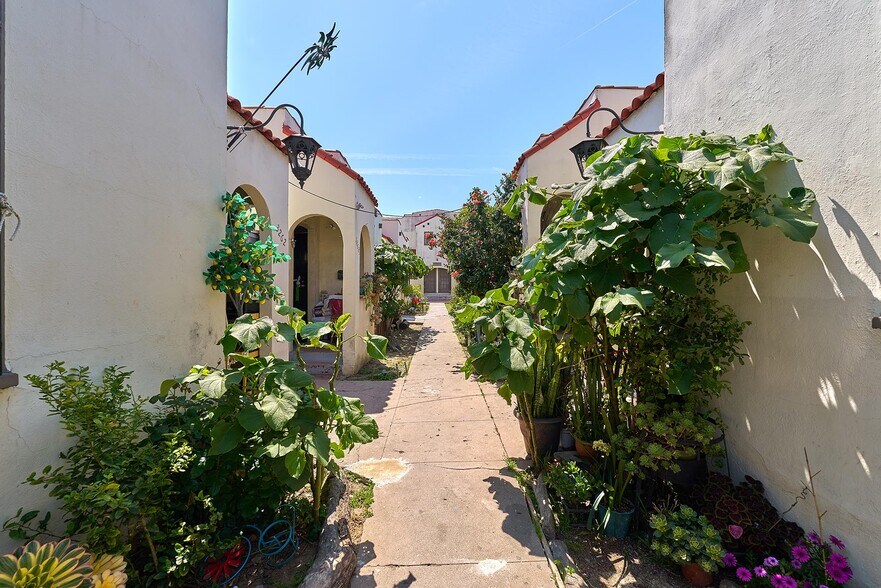 More Photos Of 3262 Monette Pl, Los Angeles Apartments For Sale