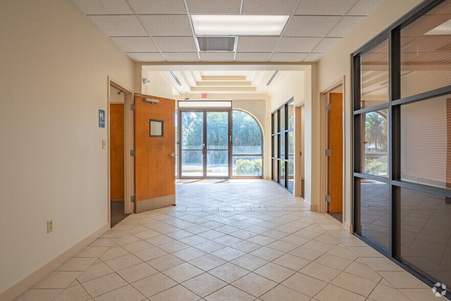 More Photos Of 1000 N Federal Hwy, Boca Raton Bank For Lease