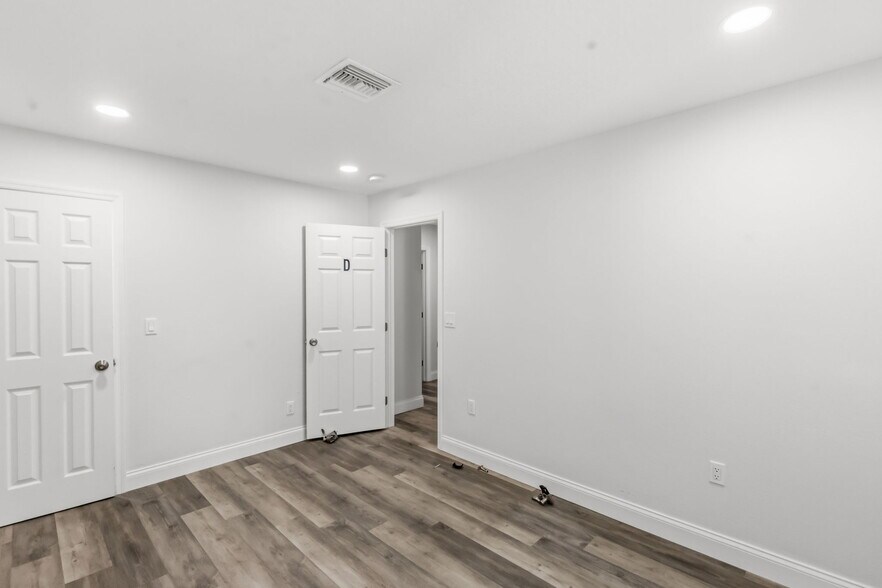 More Photos Of 2726 6th Ave W, Bradenton Serviced Offices For Sale