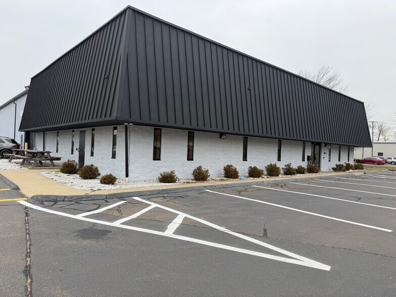 More Photos Of 182 Commerce St, East Haven Manufacturing For Lease