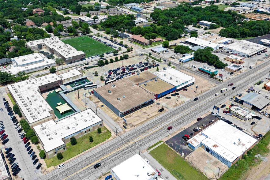More Photos Of 312 E Main St, Grand Prairie Showroom For Lease