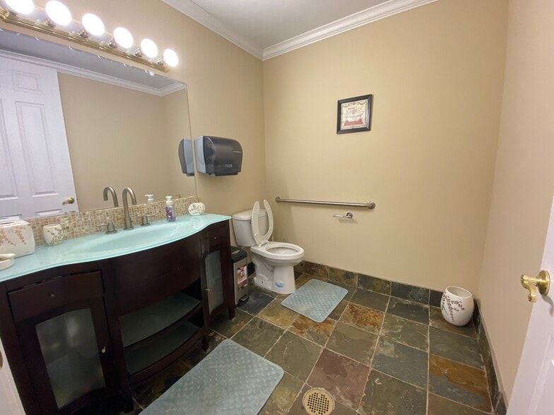 More Photos Of 42500 Eleven Mile Rd, Novi Medical For Lease