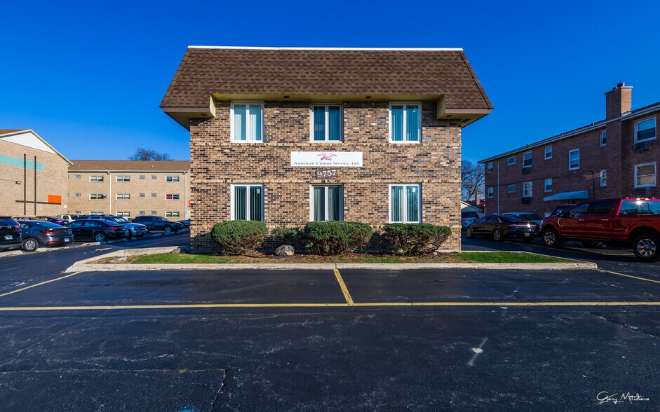 More Photos Of 9757 S Kedzie Ave, Evergreen Park Office For Sale