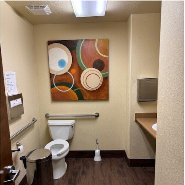 More Photos Of 4042 S Demaree St, Visalia Office For Sale