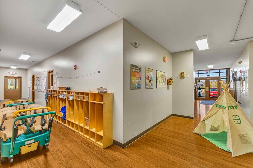 More Photos Of 941 Center Rd, Avon Freestanding For Sale