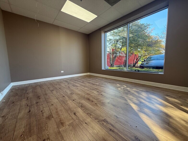 More Photos Of 1450 W Main St, Saint Charles Unknown For Lease