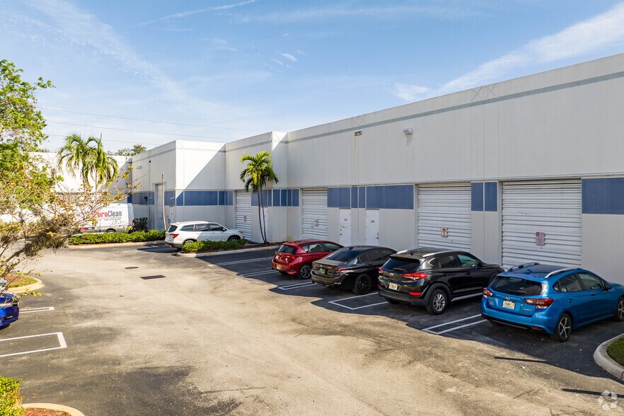 More Photos Of 4350 Oakes Rd, Davie Flex For Lease