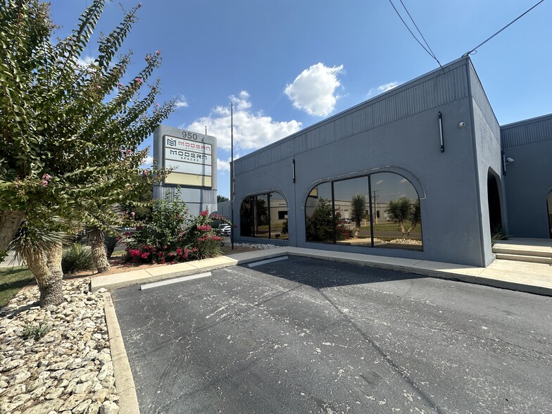 Primary Photo Of 950 Isom Rd, San Antonio Research And Development For Lease