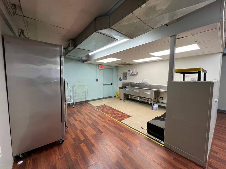 More Photos Of 128 Pleasant View Ave, Smithfield Freestanding For Lease