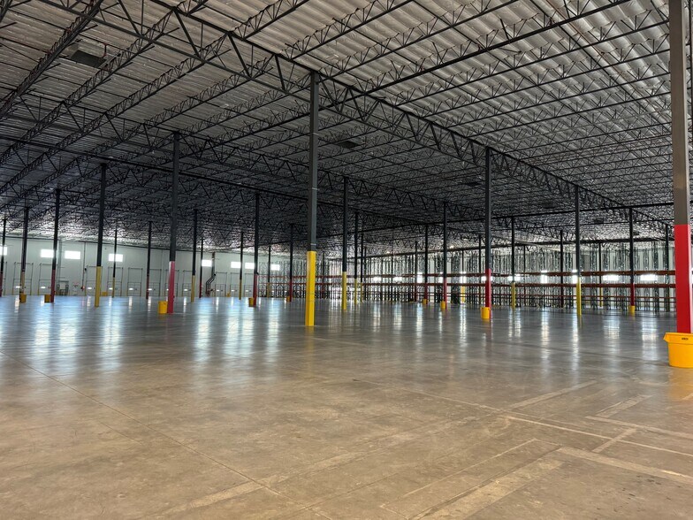 More Photos Of 2300 W Carey Ave, North Las Vegas Distribution For Lease