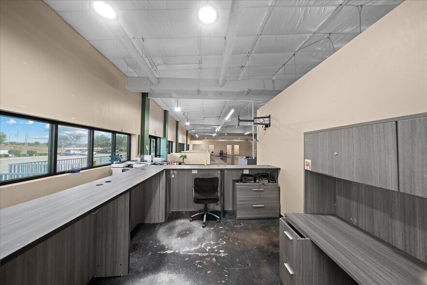 More Photos Of 13866 S Us-441, Summerfield Office For Sale