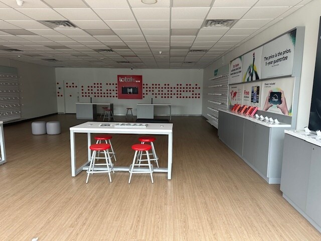 More Photos Of 5560 Meadowbrook Dr, Fort Worth Storefront Retail Office For Sale