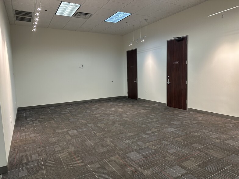 More Photos Of 12322 E 55th St, Tulsa Distribution For Lease