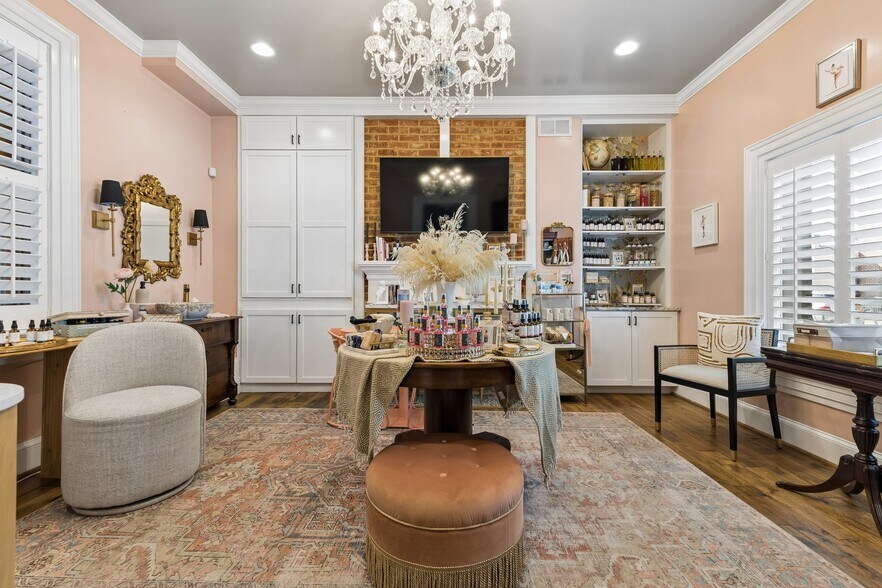 More Photos Of 63 Main St, Warrenton Office For Sale
