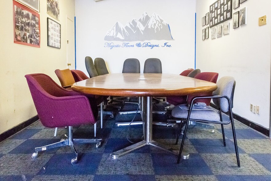 More Photos Of 1539 Round Table Dr, Dallas Light Manufacturing For Sale