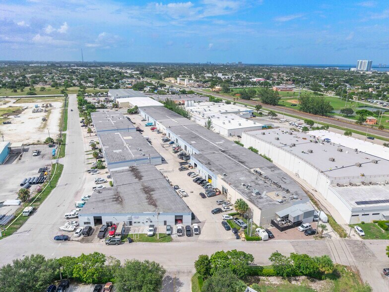 More Photos Of 1700-2060 Avenue L, Riviera Beach Unknown For Lease