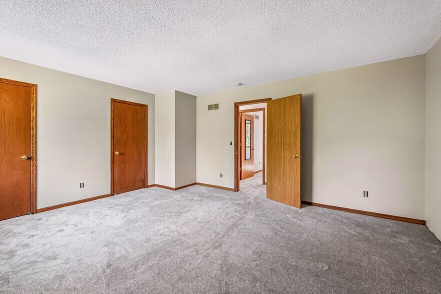 More Photos Of 417 Hunter Dr, Watertown Multifamily For Sale