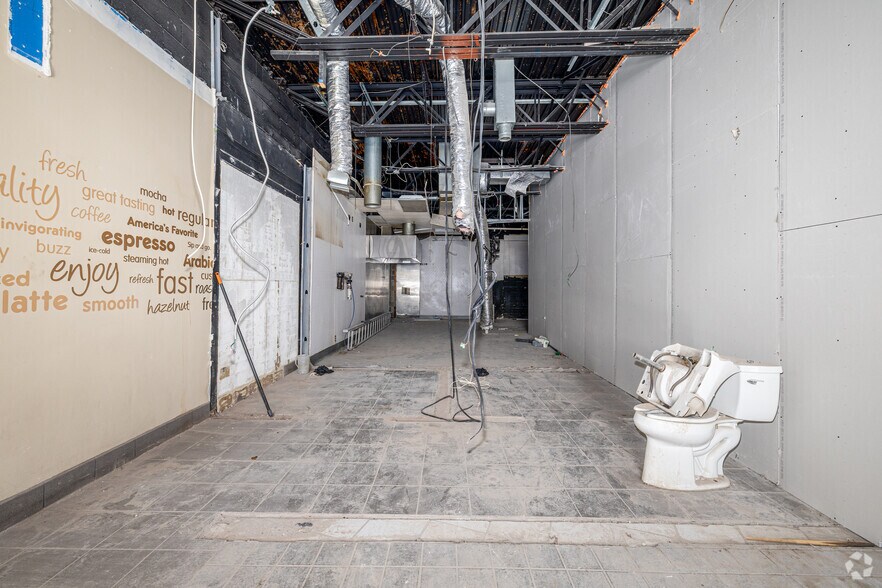 More Photos Of 237-251 Market St, Paterson Storefront Retail Office For Lease