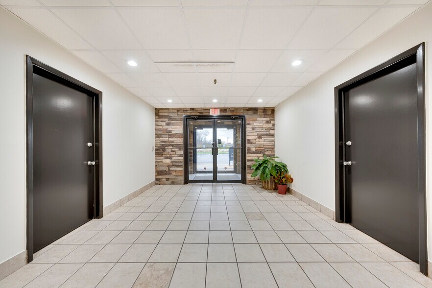 More Photos Of 34501 Aurora Rd, Solon Medical For Lease